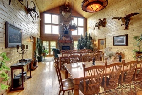 Dining room in prairie ridge lodge for your weekend romantic getaway